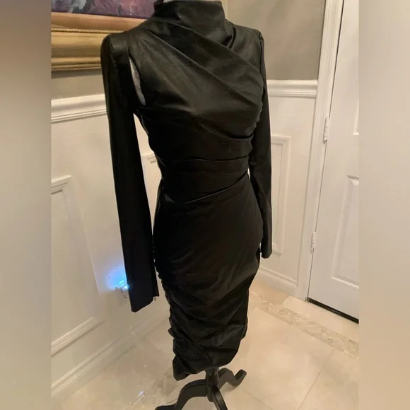 Elegant TOM FORD Ruched Long Sleeve Leather like Dress Size 38